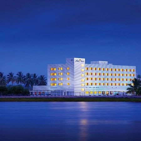 Hotel Naveen Lakeside Гублі Екстер'єр фото