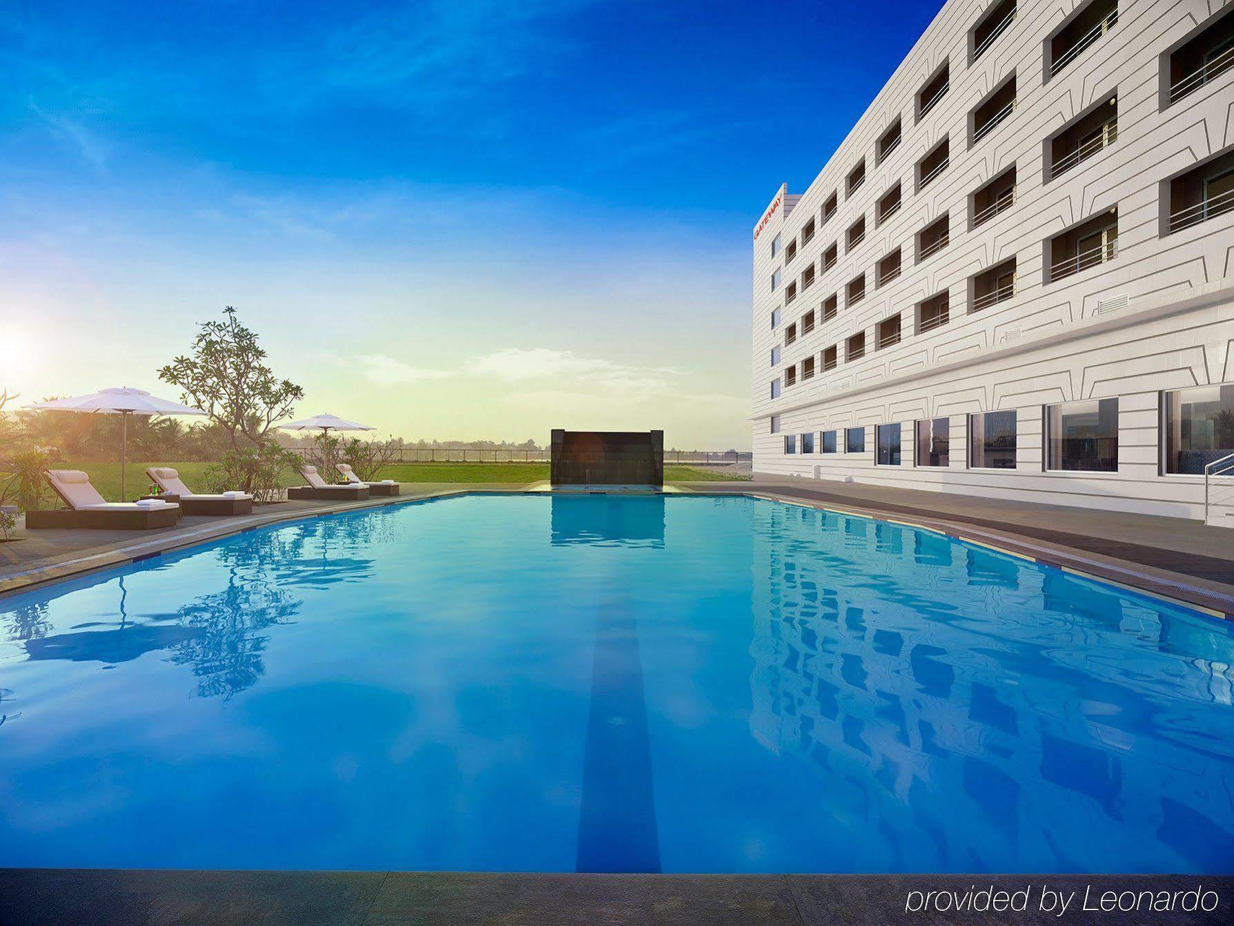 Hotel Naveen Lakeside Гублі Екстер'єр фото