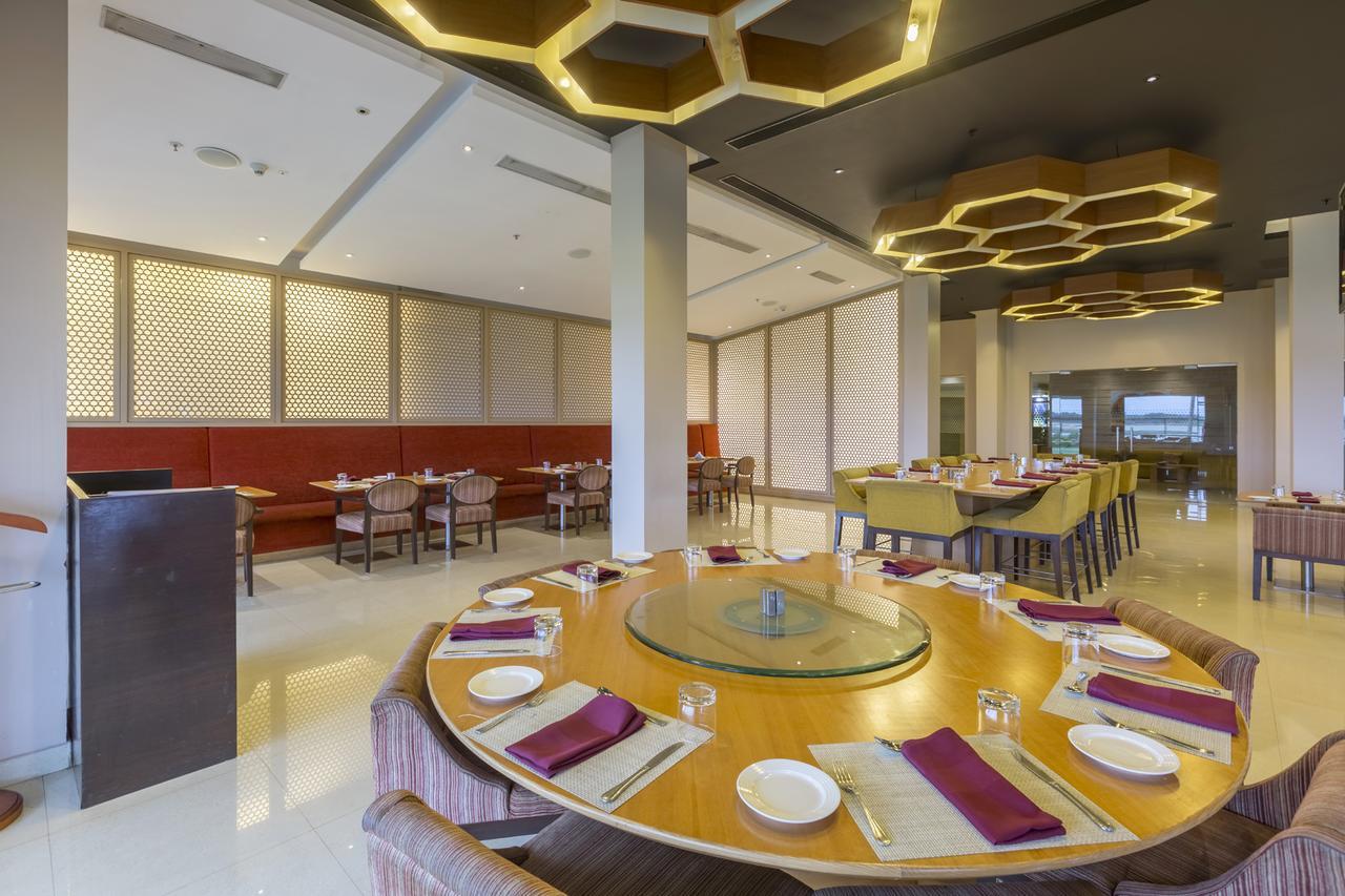 Hotel Naveen Lakeside Гублі Екстер'єр фото