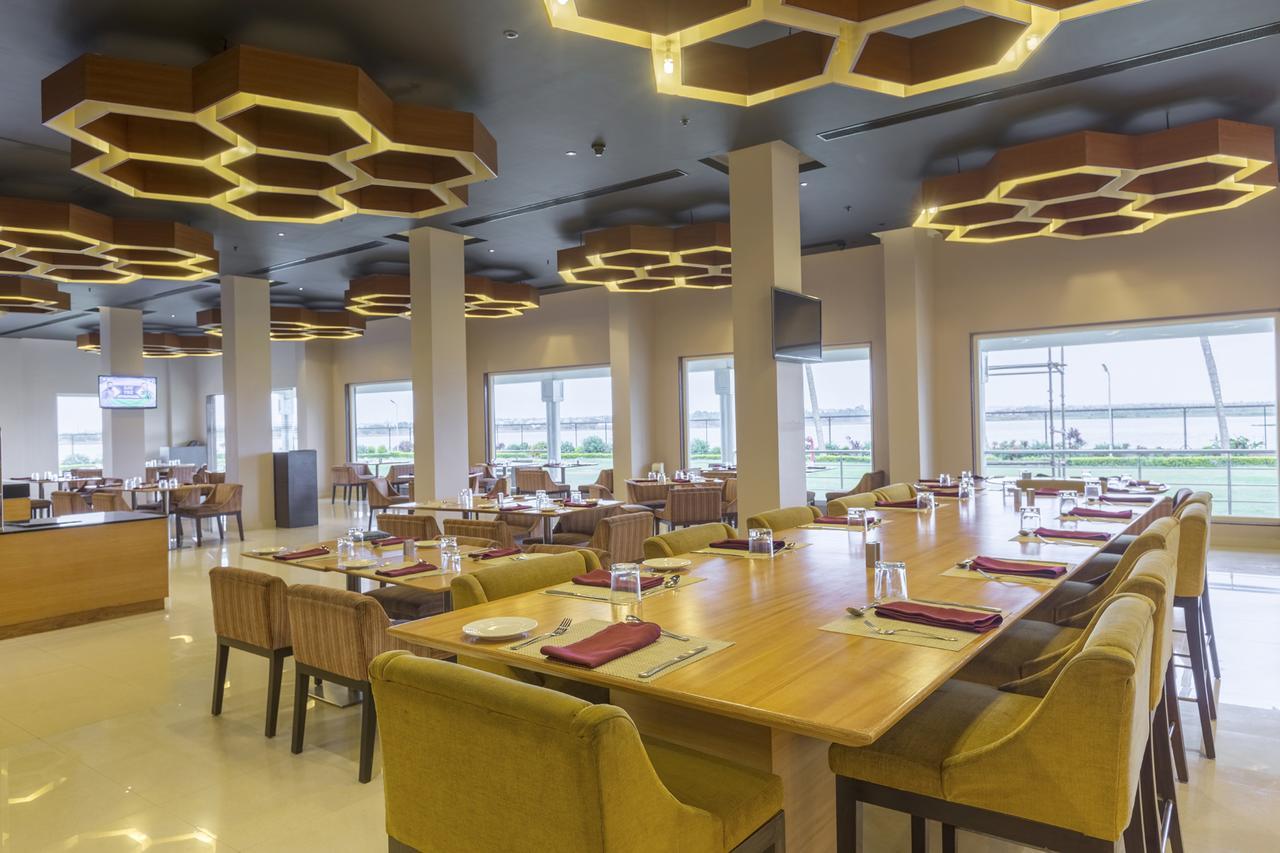 Hotel Naveen Lakeside Гублі Екстер'єр фото