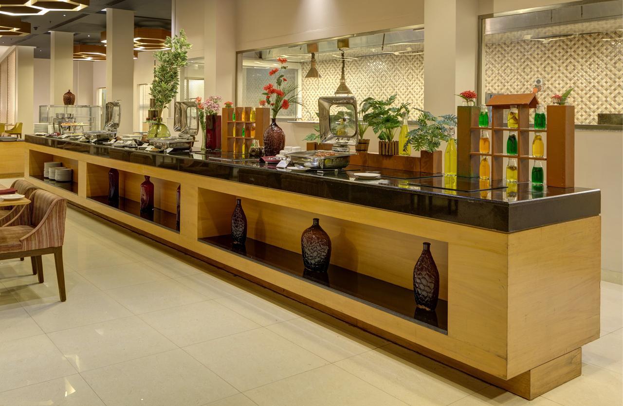 Hotel Naveen Lakeside Гублі Екстер'єр фото
