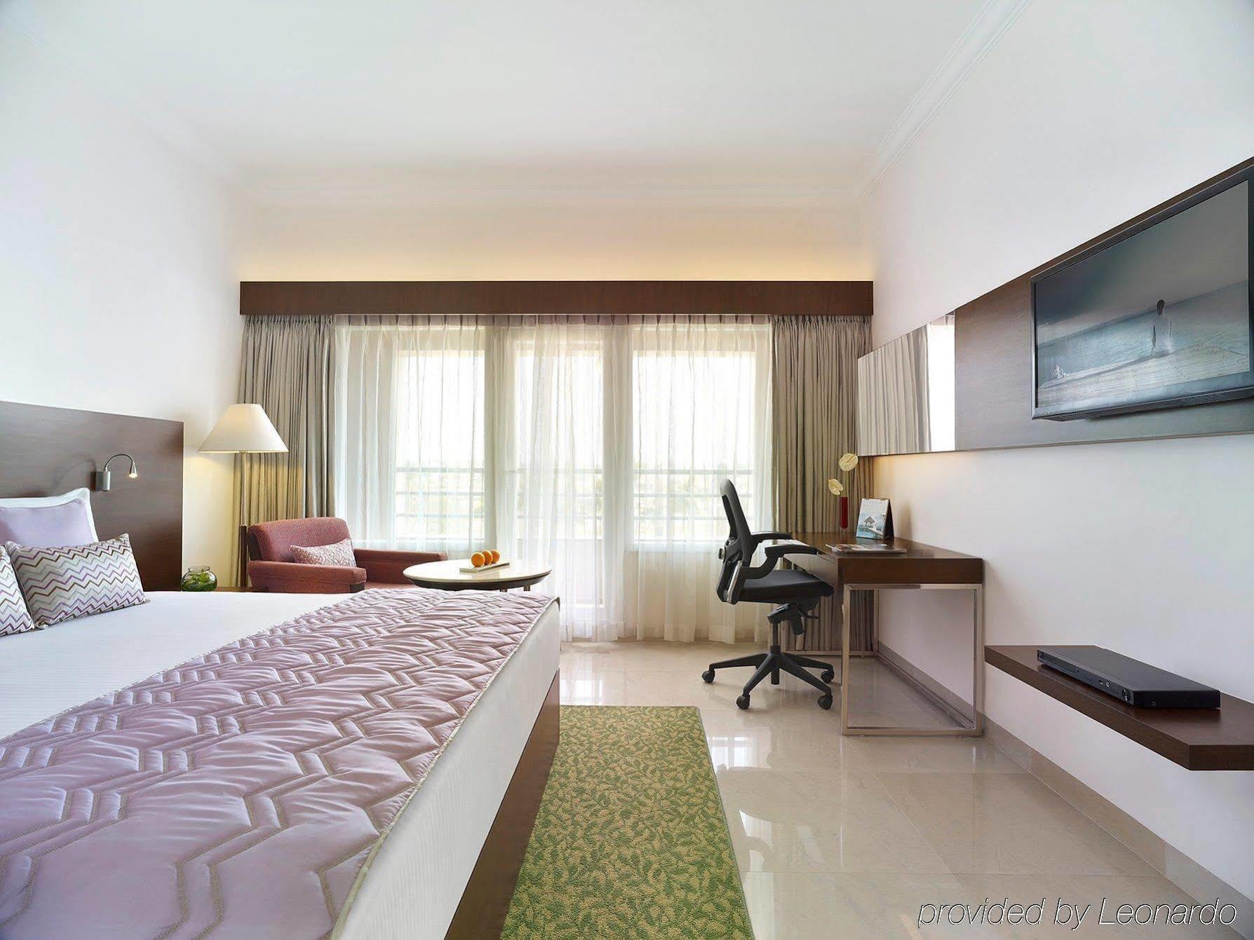 Hotel Naveen Lakeside Гублі Екстер'єр фото