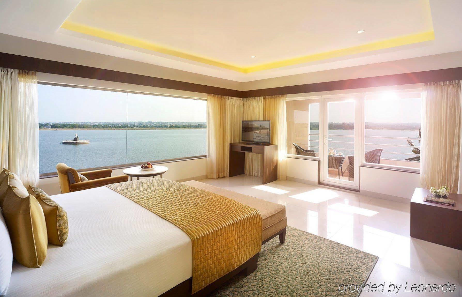 Hotel Naveen Lakeside Гублі Екстер'єр фото