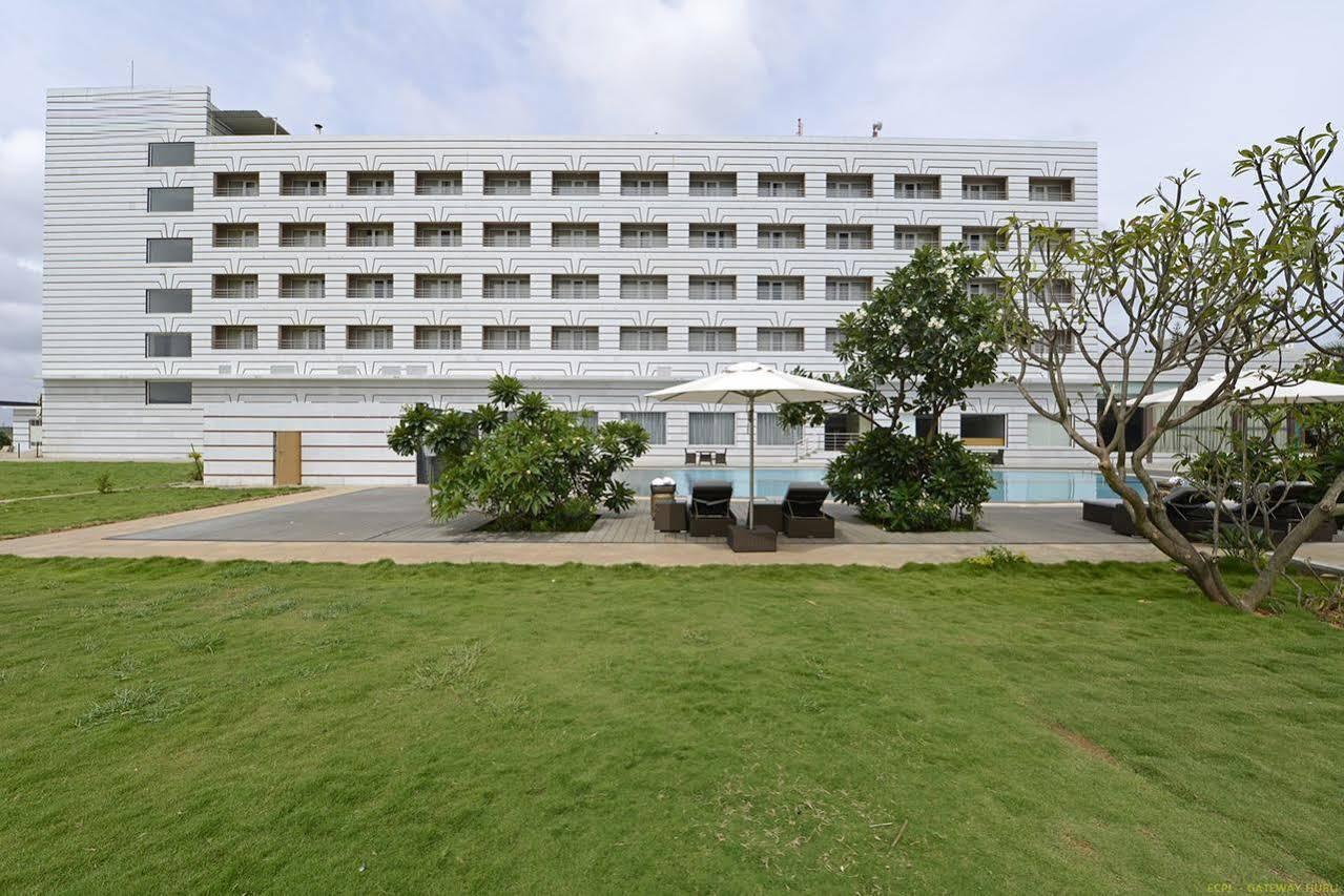 Hotel Naveen Lakeside Гублі Екстер'єр фото
