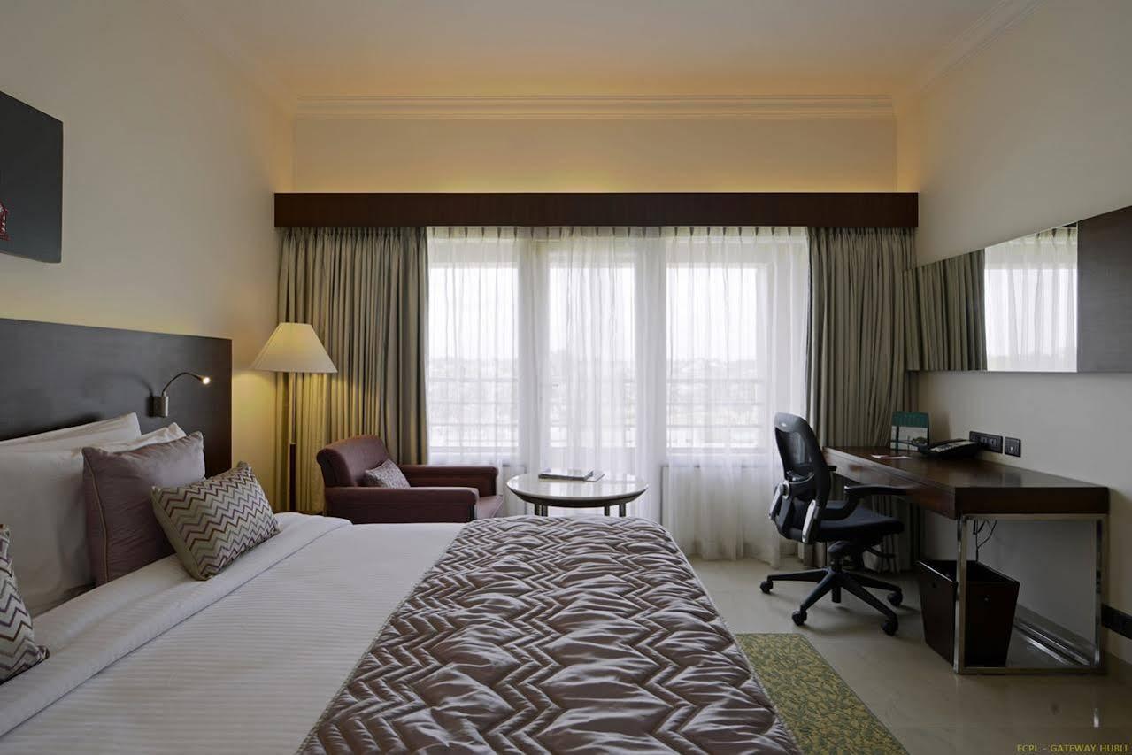 Hotel Naveen Lakeside Гублі Екстер'єр фото