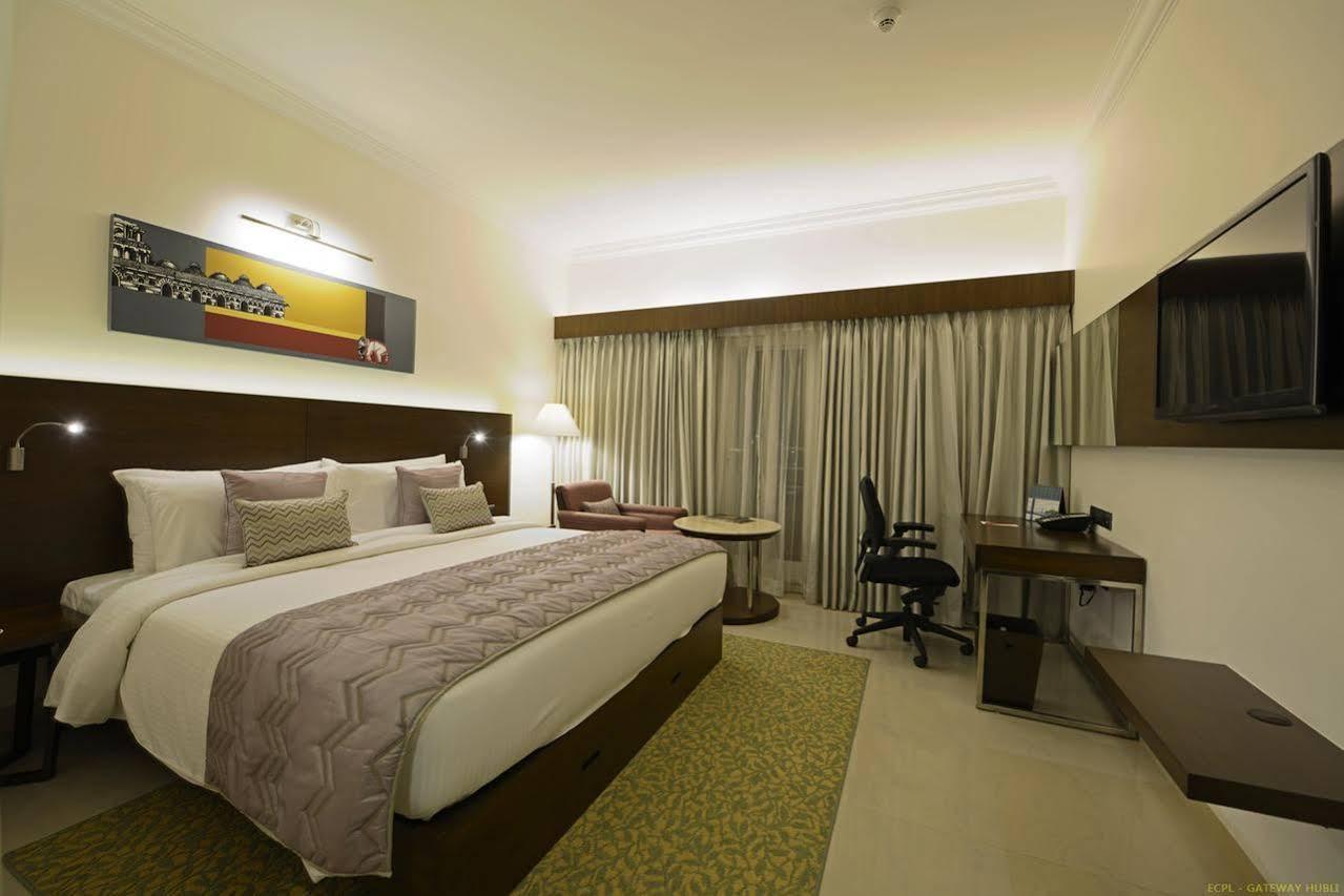 Hotel Naveen Lakeside Гублі Екстер'єр фото