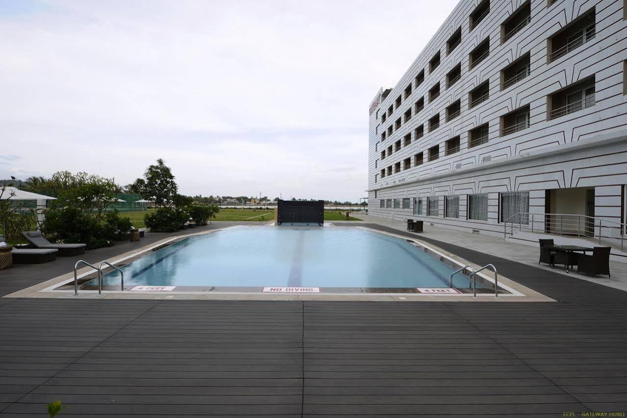 Hotel Naveen Lakeside Гублі Екстер'єр фото