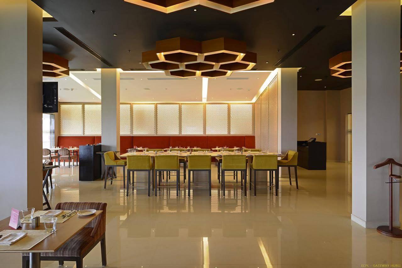 Hotel Naveen Lakeside Гублі Екстер'єр фото